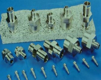 Piezas dadas vuelta conectores de torneado del CNC de la alta precisión de SUS303 0.01m m
