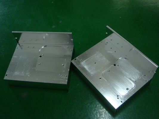 La precisión del CNC de la L-forma que trabajaba a máquina, aleación de aluminio rápida del prototipo sacó disipador de calor