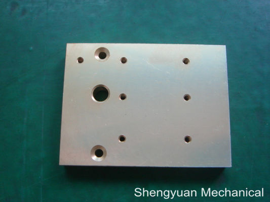 Royal Air Force 65/24 del disipador de calor de la precisión de aluminio del CNC que trabaja a máquina con la superficie amarilla del Alodine 1200