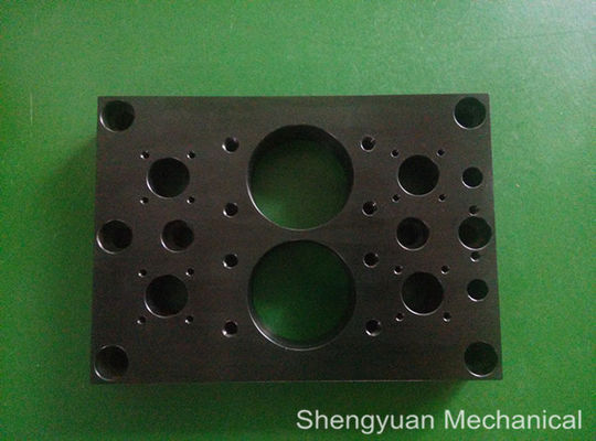 Las piezas que trabajan a máquina de la oxidación C.R.S de la precisión negra del CNC rematan la hoja de la placa