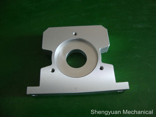 AL6061 claros anodizan el software de resolución de nombres del metal del soporte de la precisión del CNC que trabaja a máquina