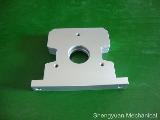 AL6061 claros anodizan el software de resolución de nombres del metal del soporte de la precisión del CNC que trabaja a máquina