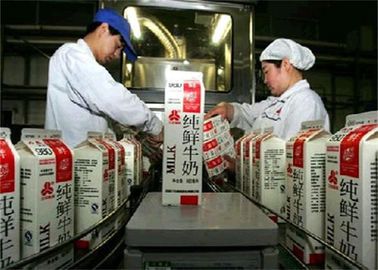 Alta cadena de producción pasterizada eficiente de leche para el cartón triangular, la botella plástica y el bolso
