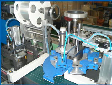 Máquina auto eléctrica de la tenencia de la película plástica 50Hz para los casquillos inferiores del filtro de aceite