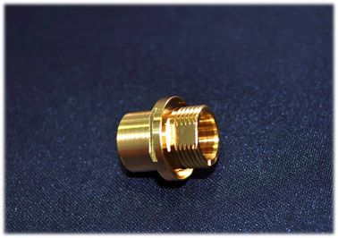 Piezas dadas vuelta no estándar del cobre plateado del oro, pieza que trabaja a máquina del CNC