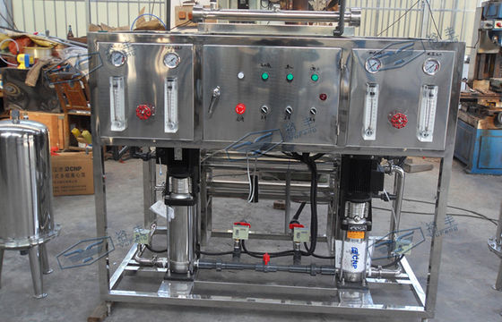 Pequeño tipo sistema del RO del agua de la fibra de vidrio para la cadena de producción del agua de botella