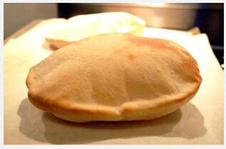Cadena de producción del pan de Naan, máquina industrial de la formación de pasta para la pita